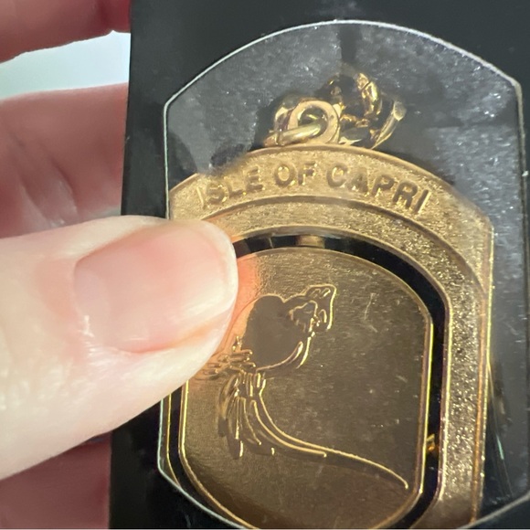 Vintage Isle of Capri Blackhawk Co Goldtone Keychain New In Box - Picture 7 of 7